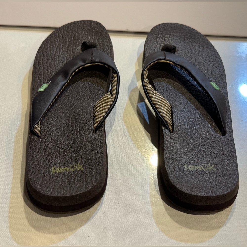 Sanuk Flip Flops